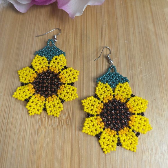 Jewelry - 🌻Artisan Handcrafted Sunflower Beaded Earrings🌻